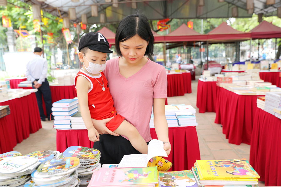 'Đọc sách không giàu ngay được nhưng sẽ giàu về cảm xúc'