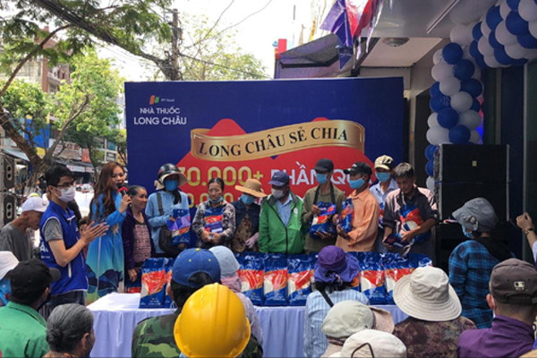 FPT Long Châu tặng thuốc, gạo cho 70.000 hoàn cảnh khó khăn
