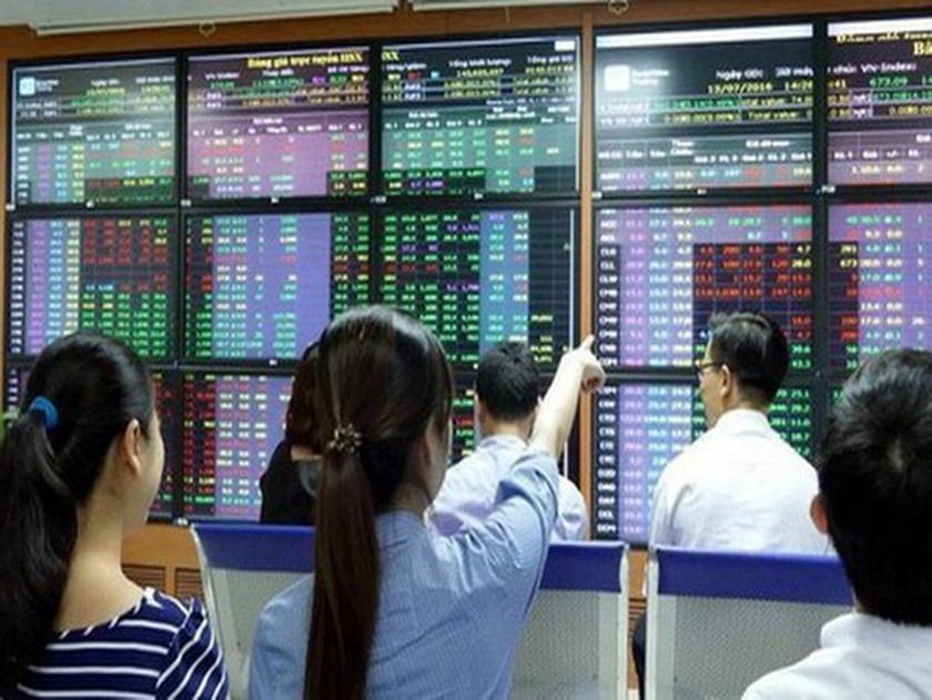 Small investors continue inundating markets