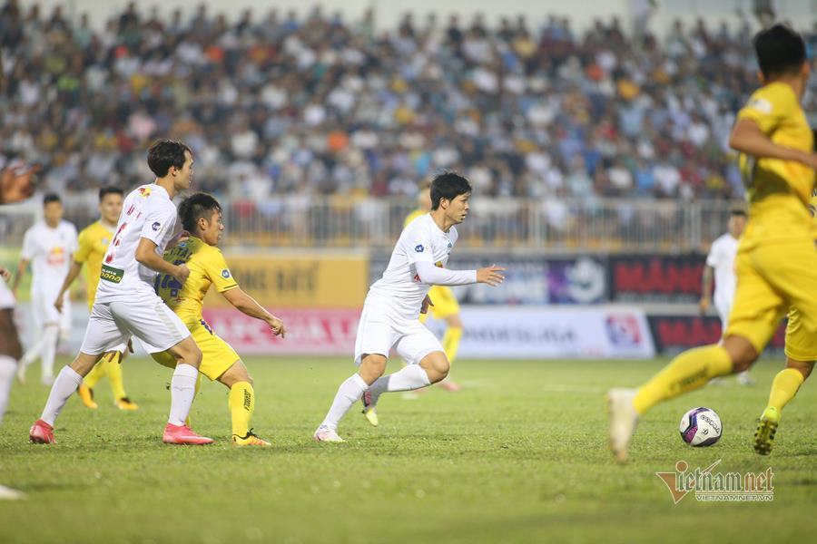 Lịch thi đấu bóng đá hôm nay 18/4: Siêu kinh điển bóng đá Việt