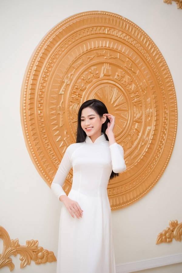 Hoa hậu Đỗ Thị Hà ngày càng gợi cảm