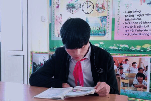 'Cậu học trò' 21 tuổi học lớp 5 ở Nghệ An