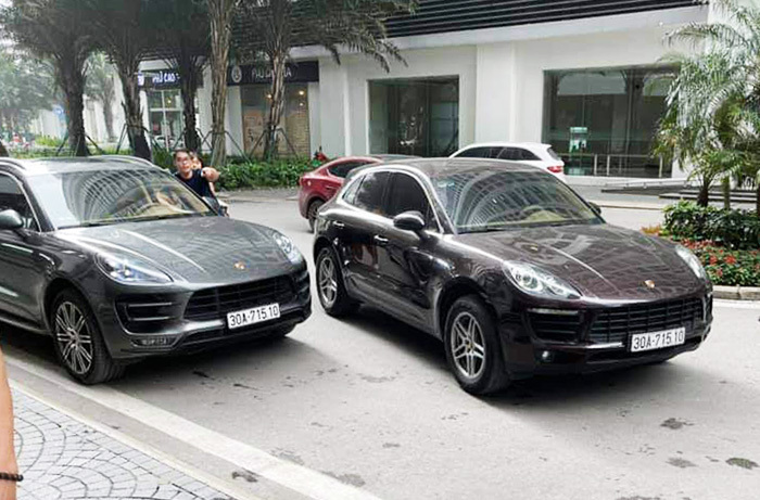 Xuất hiện cặp xe sang Porsche Macan “sinh đôi”, trùng biển số ở Hà Nội