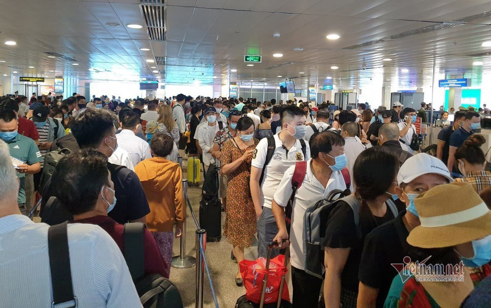 Bộ GTVT chỉ đạo khẩn giải tỏa ùn tắc sân bay Tân Sơn Nhất