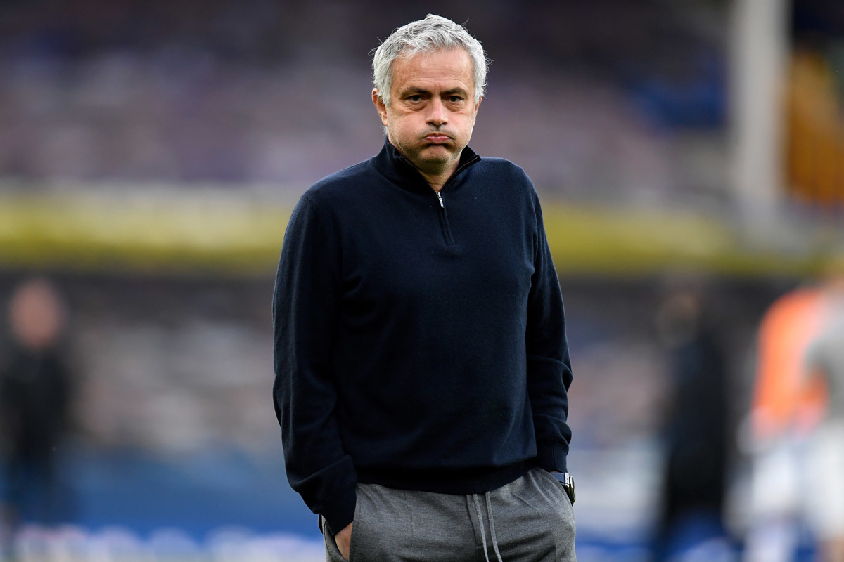 Mourinho bị sa thải: Lỗi thời và độc đoán