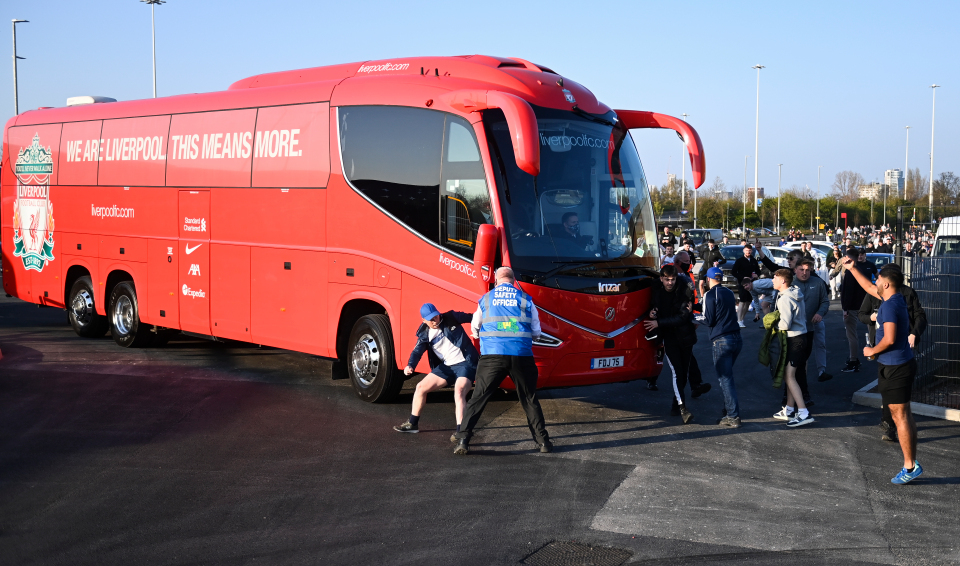 Liverpool đánh rơi chiến thắng, lỡ cơ hội vào tốp 4