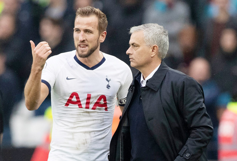 Cầu thủ Tottenham nổi dậy đá bay ghế Mourinho