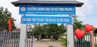 Hiệu trưởng bị giáng chức vì giáo viên vào nhà nghỉ với học sinh