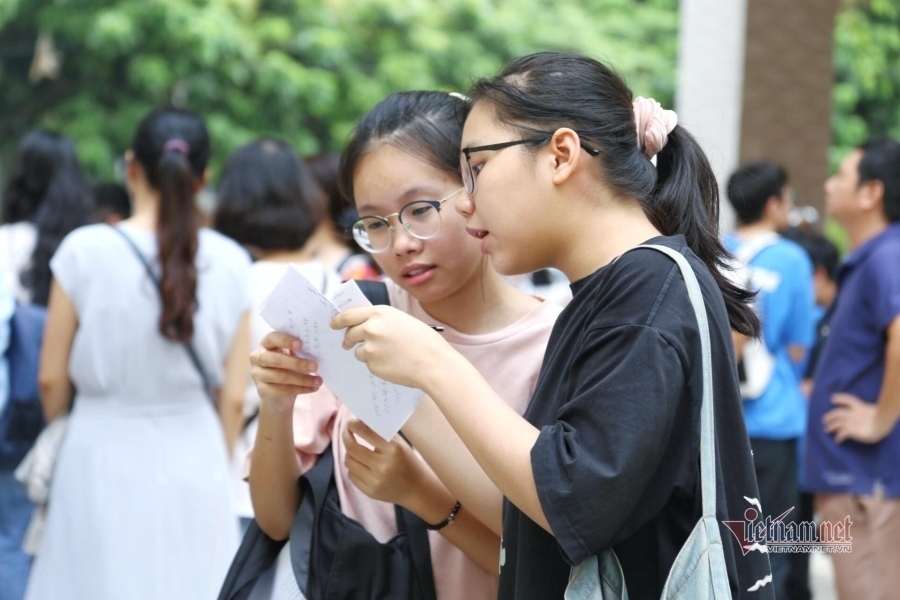 Trường phổ thông 'hot' ở Hà Nội bỏ tuyển thẳng thí sinh có IELTS