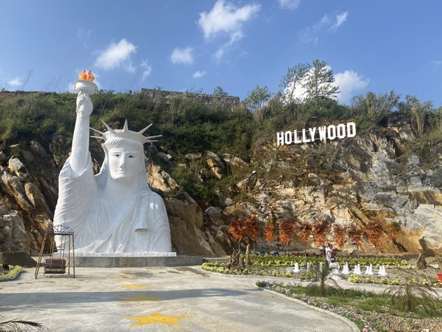 Tạm dừng mở cửa đón khách tại điểm du lịch có tượng đài nữ thần tự do “phiên bản lỗi”