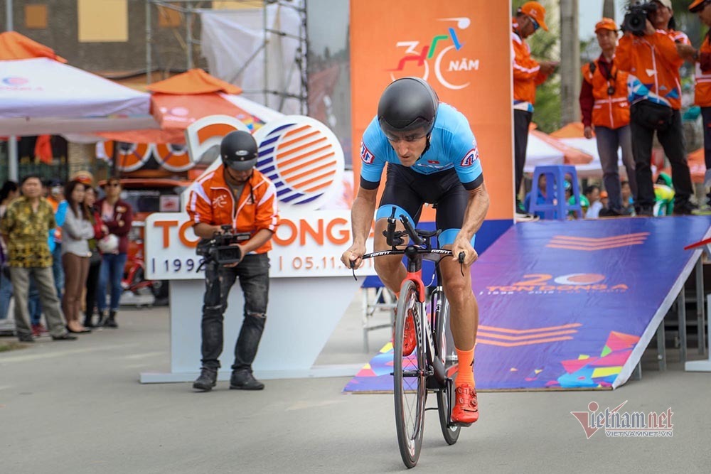 Giải xe đạp TH TPHCM 2021: Loic Desriac ‘xé’ áo vàng
