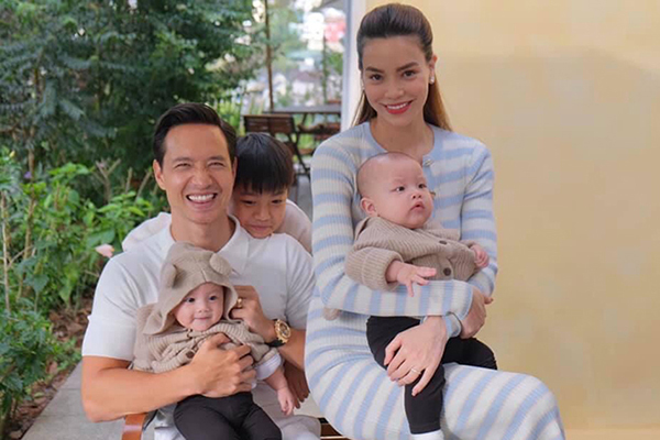 Hà Hồ - Kim Lý hạnh phúc bên ba con trong ngày nghỉ lễ