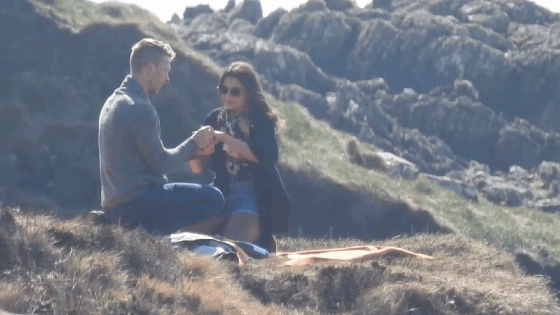 Màn cầu hôn lãng mạn bằng drone khiến cô gái ngất ngây