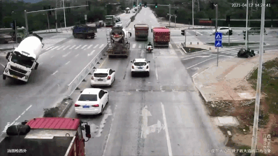 Clip tên cướp bị hạ gục bằng đòn chân gọn nhẹ nóng nhất MXH