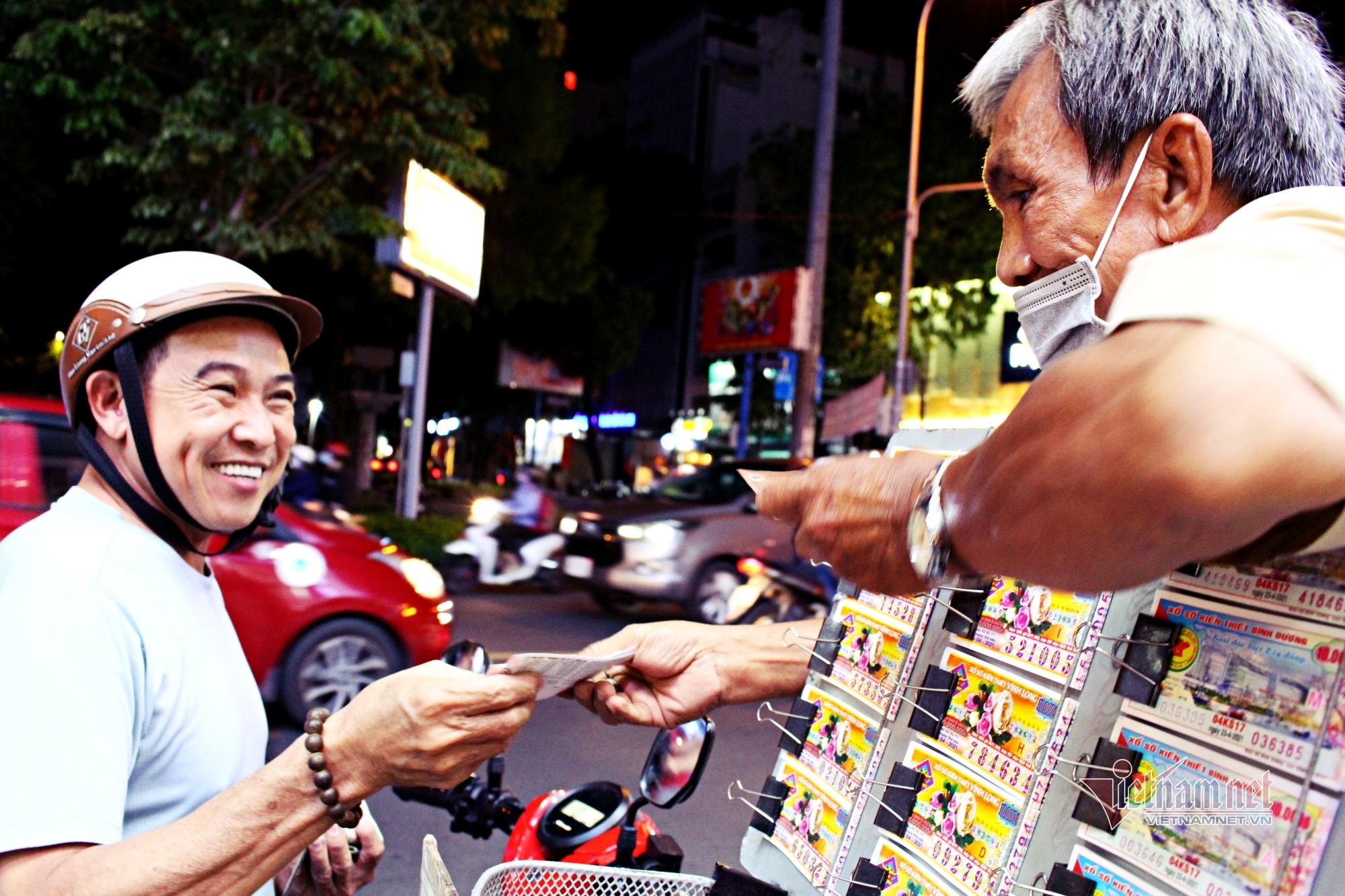 Ông bán vé số từ chối nhận 70 triệu: 'Biết đủ lòng tôi an nhiên hơn'