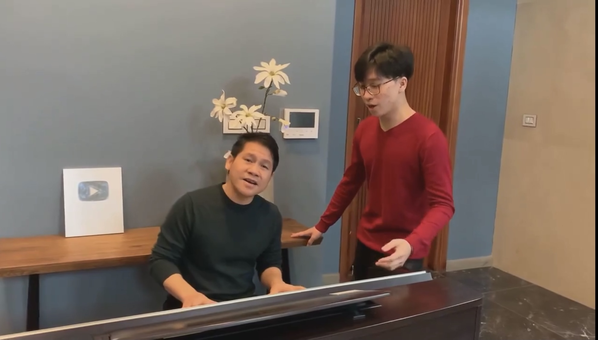 Lần đầu Trọng Tấn hát cùng con trai trên sóng VTV