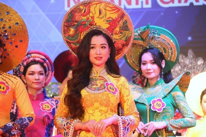 Hơn 1.000 cô giáo dự thi tài năng, duyên dáng