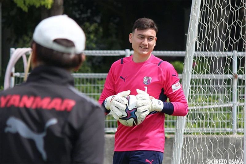 Goalkeeper Dang Van Lam to play for VN national squad in UAE