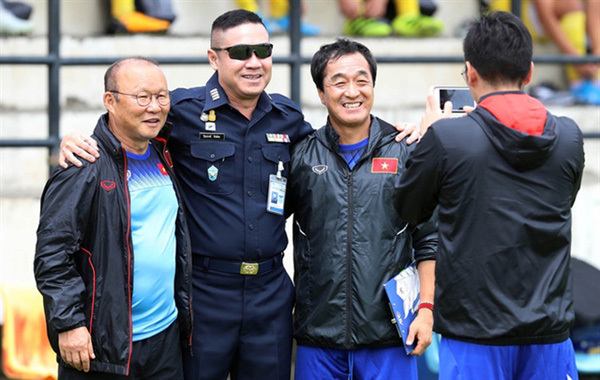 Thai football legend tips HAGL boss to replace coach Park
