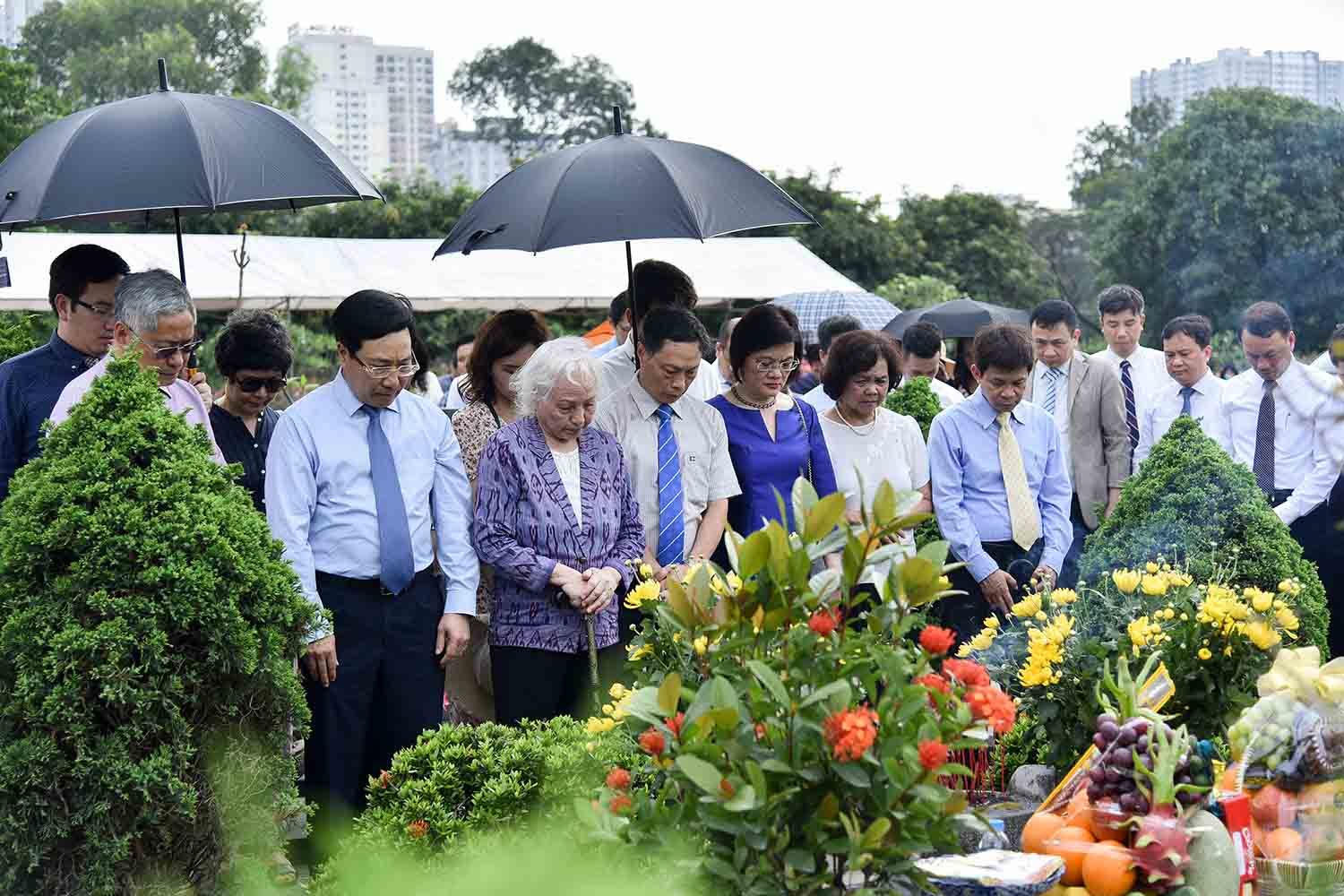 Dâng hương tưởng niệm cố Phó Thủ tướng, Bộ trưởng Nguyễn Cơ Thạch