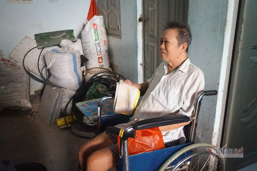 Trung Vinh 'Phượng Hoàng lừng lẫy': Tuổi 76 liệt chân, làm bạn với tắc kè