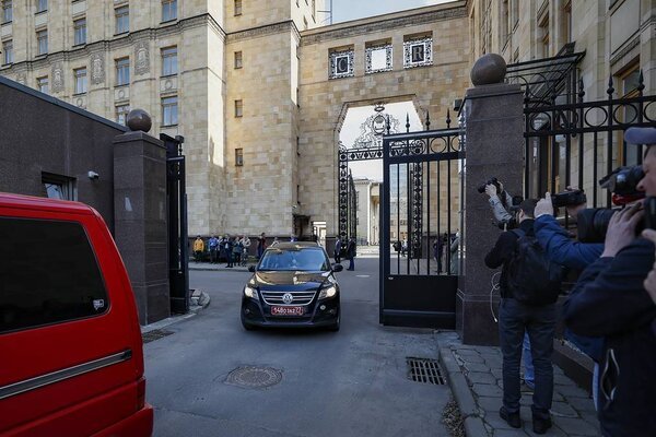 Nga yêu cầu sứ quán Czech giảm hơn 100 nhân viên