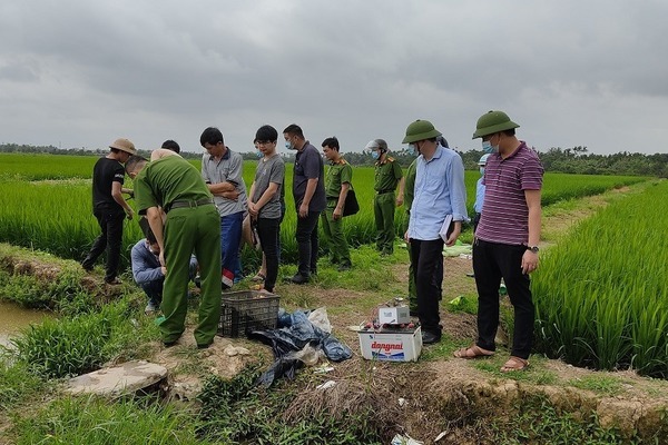 Vướng dây điện bẫy chuột trên đồng, người phụ nữ ở Hải Dương tử vong