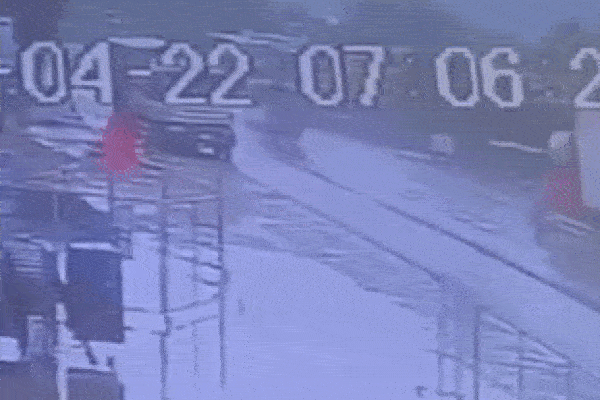 Clip xe tải vượt ẩu tông chết 3 người trên quốc lộ 1 ở Đồng Nai