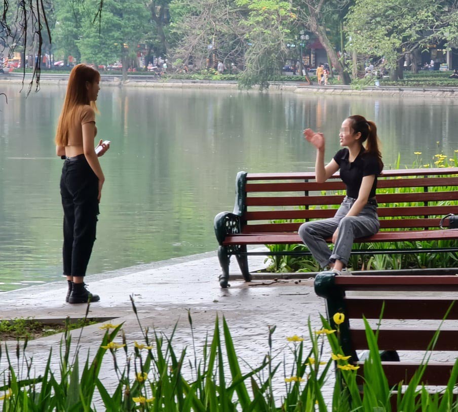 Người dân Hà Nội phần đông quên 5K khi ra phố