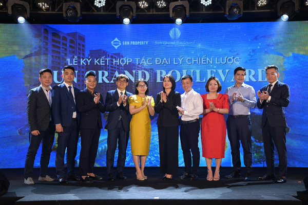 Sun Group ký hợp tác với 8 đại lý phân phối dự án Sun Grand Boulevard