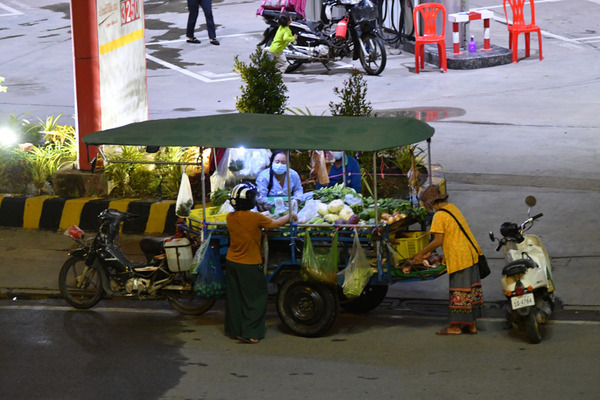 Tình cảnh thiếu thốn đủ thứ của người dân Phnom Penh thời đại dịch