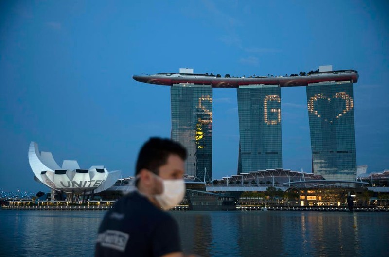 Khắp nơi đang hoảng loạn, Singapore cân nhắc việc đón triệu người đến chơi