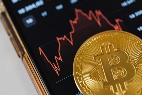 Người đào Bitcoin tháo chạy