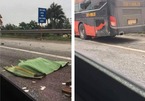 Xuống kiểm tra cốp ô tô khách, phụ xe bị tông tử vong ở Hà Nội
