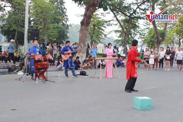 Hà Nội tạm dừng tổ chức các lễ hội và tuyến phố đi bộ