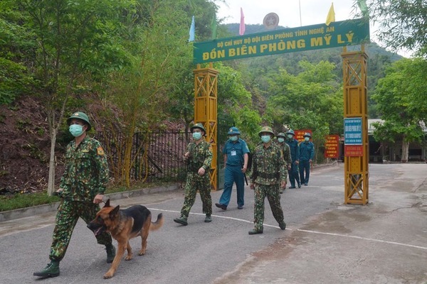 Lập hàng rào sống xuyên đêm bắt ma tuý, truy người nhập cảnh