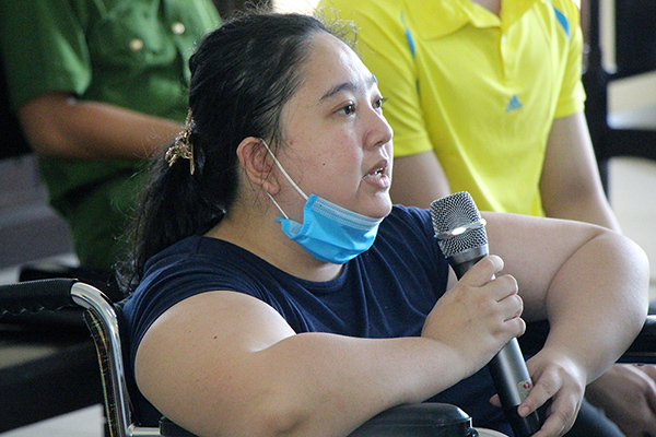 Bắt giam nữ giám đốc ở Cần Thơ lừa bán kim cương, khẩu trang ngay tại tòa