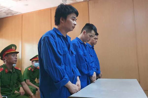 Cả gan dùng súng cướp tiệm vàng giữa ban ngày