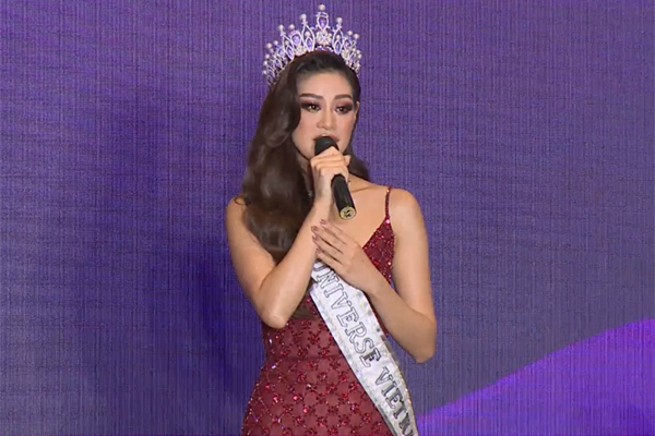 Hoa hậu Khánh Vân bật khóc giữa họp báo