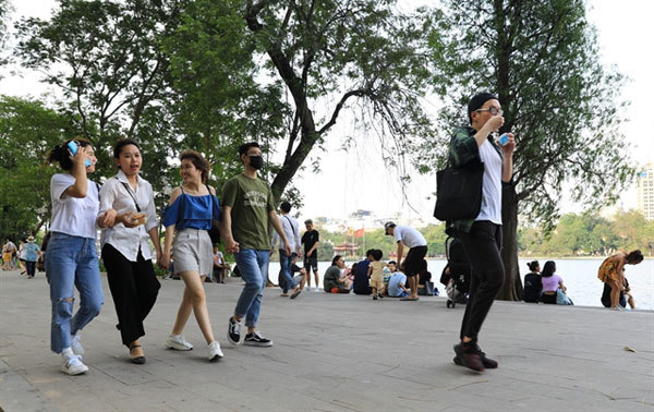 Walking street, fireworks, festivals to be halted in Hanoi over virus fears