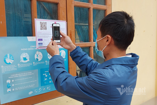 Hà Nội yêu cầu người dân check in bằng mã QR để phòng dịch Covid-19