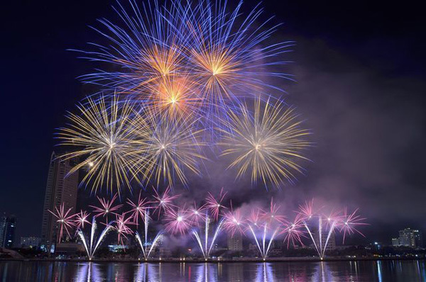 Da Nang cancels international fireworks festival for Covid-19 prevention