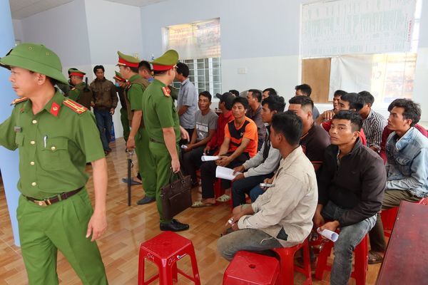 Vào khu bảo tồn ở Đắk Lắk phá rừng, 37 người ở Phú Yên bị bắt