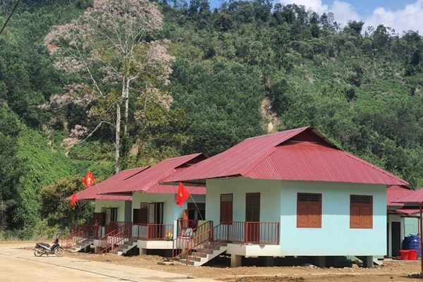 39 ngôi nhà mới trao cho người dân vùng sạt lở Trà Leng