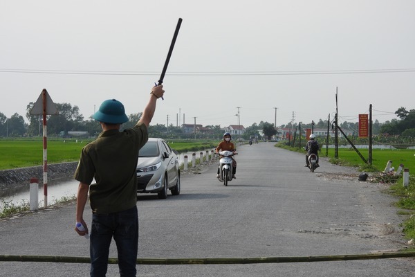 Hà Nam họp khẩn dừng các dịch vụ không thiết yếu, đóng cửa khu di tích Tam Chúc