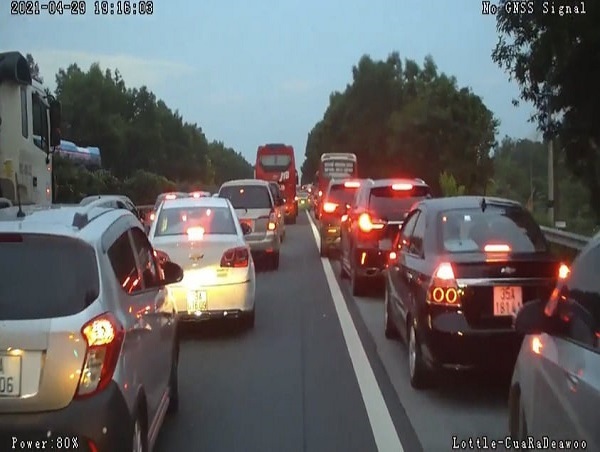 Liên tiếp xảy ra tai nạn giao thông trong ngày đầu nghỉ lễ 30/4-1/5