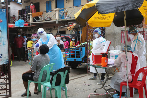 Ấn Độ giảm sâu ca nhiễm mới, Philippines đẩy mạnh tiêm chủng