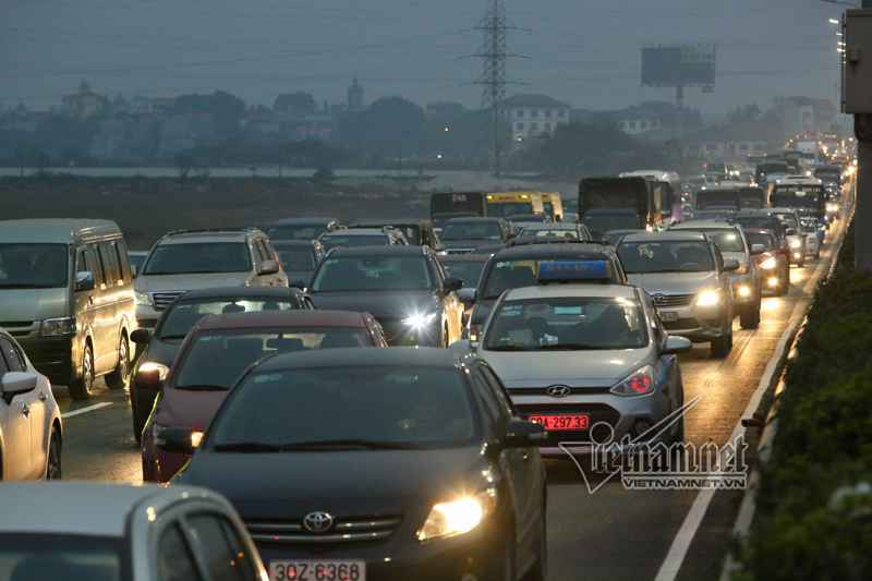 Sau nghỉ lễ, lái xe trở lại thành phố thế nào để tránh tắc đường?