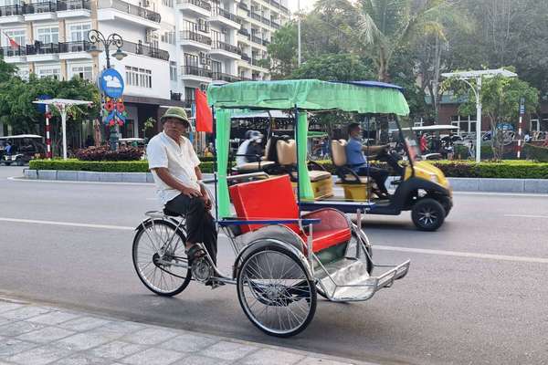 Sầm Sơn xử lý nghiêm những người làm dịch vụ ‘quên’ đeo khẩu trang