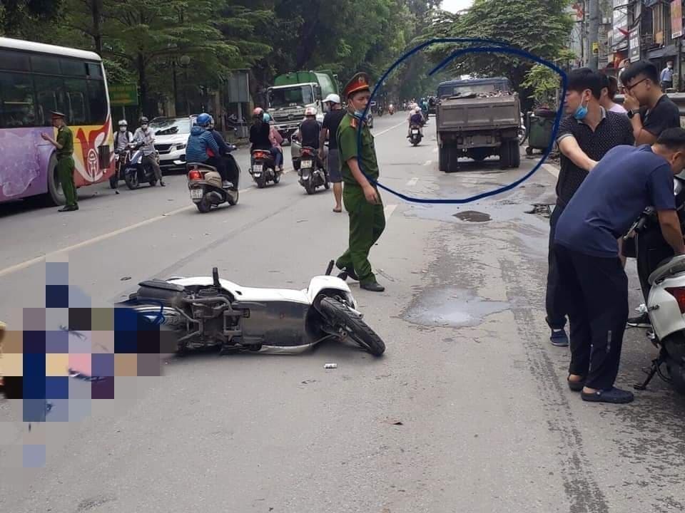 Va chạm với ô tô tải, nữ sinh ngồi sau xe máy tử vong ở Hà Nội